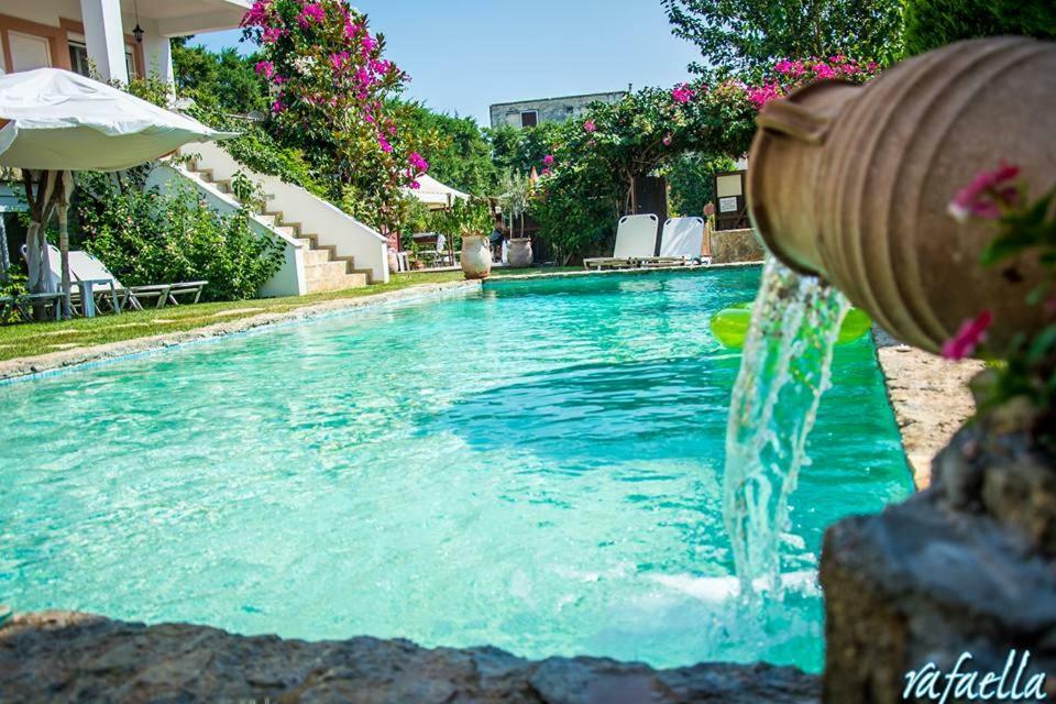 Kokkónion Irene'S Maisonette At Rafaella Resort מראה חיצוני תמונה